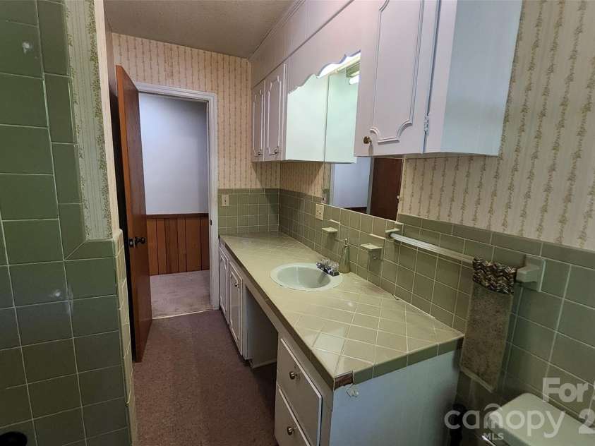 113 Kings Drive, Forest City, NC 28043.  MLS# CAR4378463, YatesRealty ID 20545. 