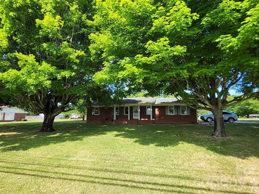 113 Kings Drive, Forest City, NC 28043.  MLS# CAR4378463, YatesRealty ID 20545. 