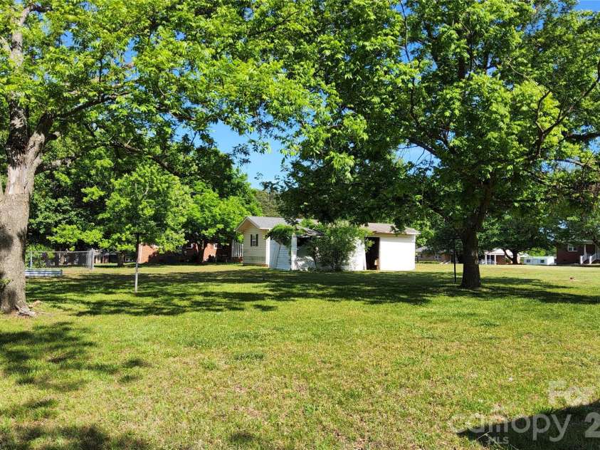 113 Kings Drive, Forest City, NC 28043.  MLS# CAR4378463, YatesRealty ID 20545. 