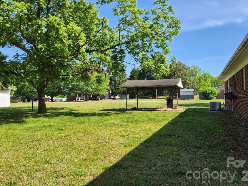113 Kings Drive, Forest City, NC 28043.  MLS# CAR4378463, YatesRealty ID 20545. 
