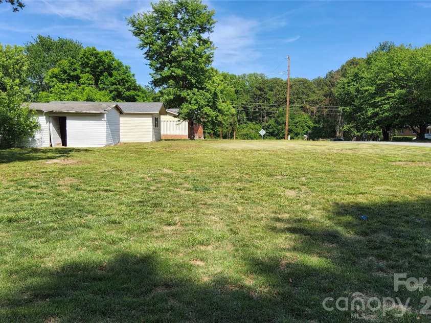 113 Kings Drive, Forest City, NC 28043.  MLS# CAR4378463, YatesRealty ID 20545. 