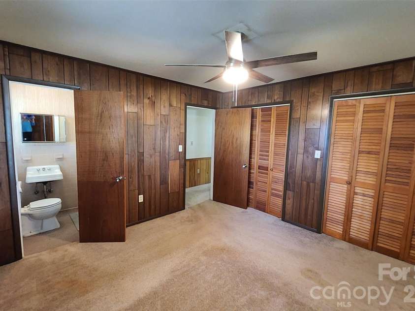 113 Kings Drive, Forest City, NC 28043.  MLS# CAR4378463, YatesRealty ID 20545. PRIMARY BATH~~