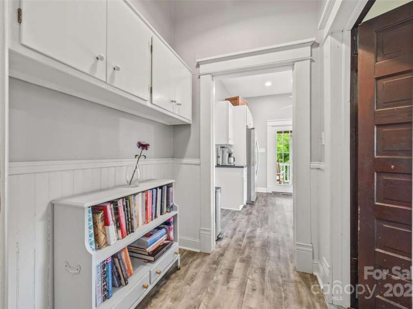 4569 Edgeland Road, Edgemoor, SC 29712.  MLS# CAR4258420, YatesRealty ID 20545. Butler's pantry