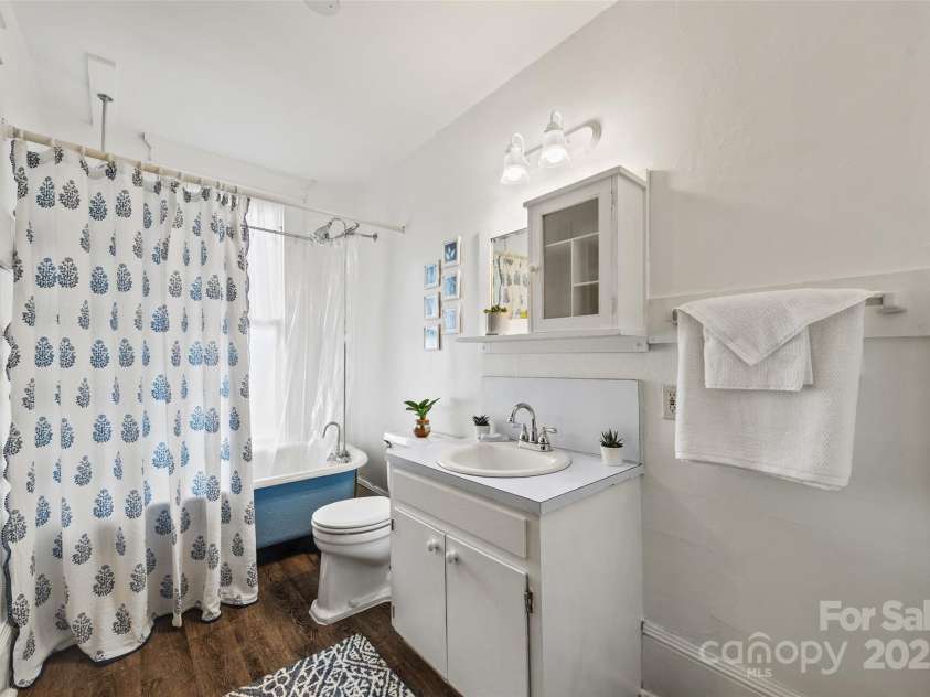 4569 Edgeland Road, Edgemoor, SC 29712.  MLS# CAR4258420, YatesRealty ID 20545. Primary bath with claw-foot tub