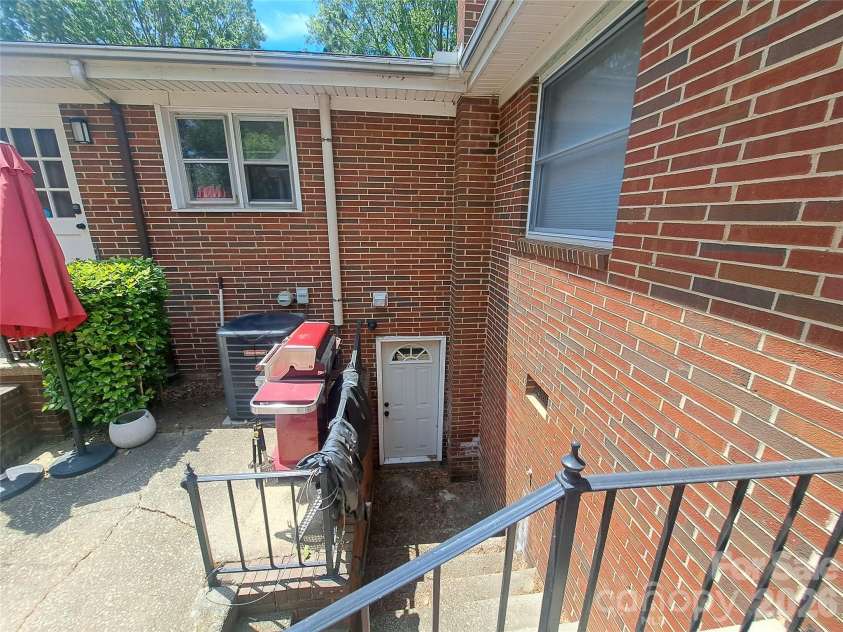 301 Fulton Street, Salisbury, NC 28144.  MLS# CAR4377308, YatesRealty ID 20546. 