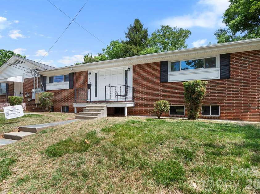 301 Fulton Street, Salisbury, NC 28144.  MLS# CAR4377308, YatesRealty ID 20546. Brick house