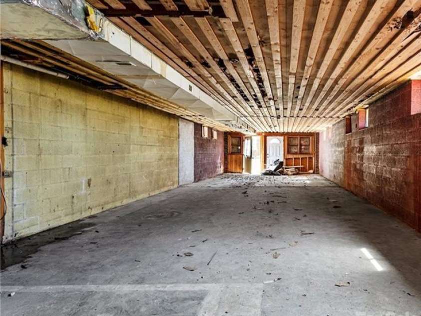 301 Fulton Street, Salisbury, NC 28144.  MLS# CAR4377308, YatesRealty ID 20546. Cleared with AI - Feature Studio Apartment