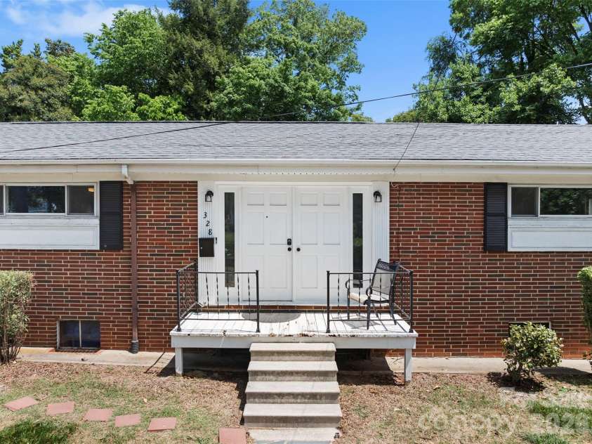 301 Fulton Street, Salisbury, NC 28144.  MLS# CAR4389893, YatesRealty ID 20546. 