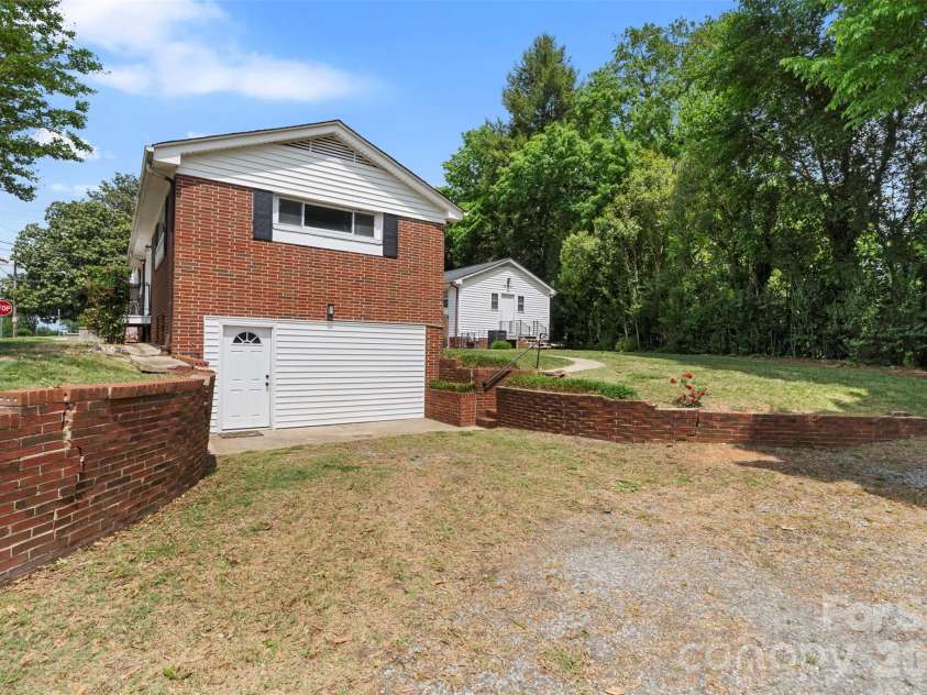 301 Fulton Street, Salisbury, NC 28144.  MLS# CAR4389893, YatesRealty ID 20546. 