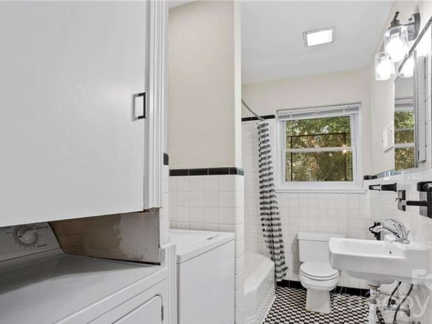 301 Fulton Street, Salisbury, NC 28144.  MLS# CAR4389893, YatesRealty ID 20546. 