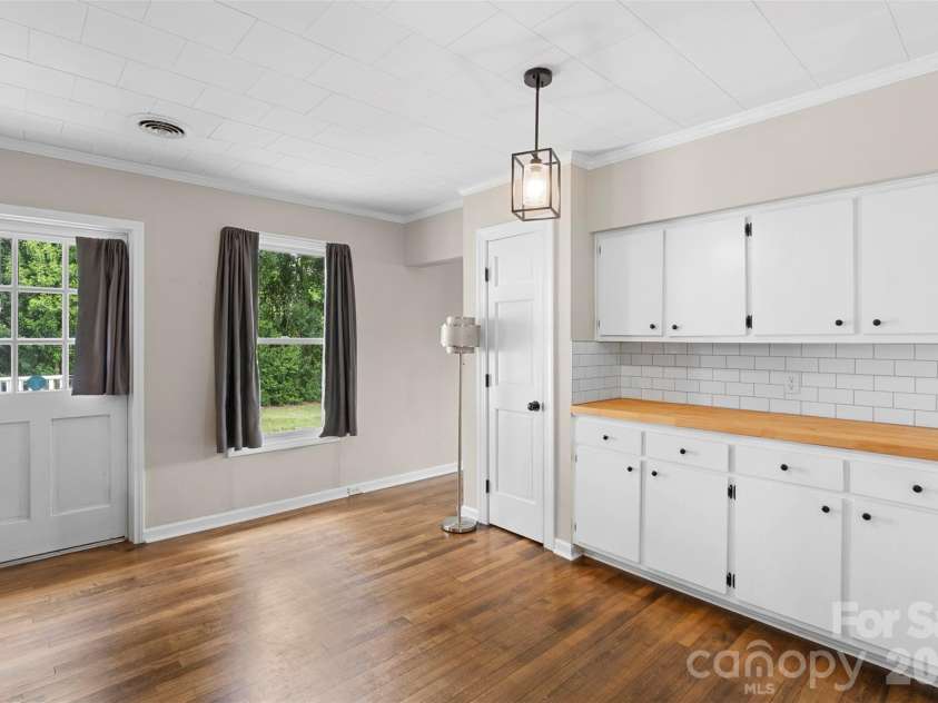 301 Fulton Street, Salisbury, NC 28144.  MLS# CAR4389893, YatesRealty ID 20546. 