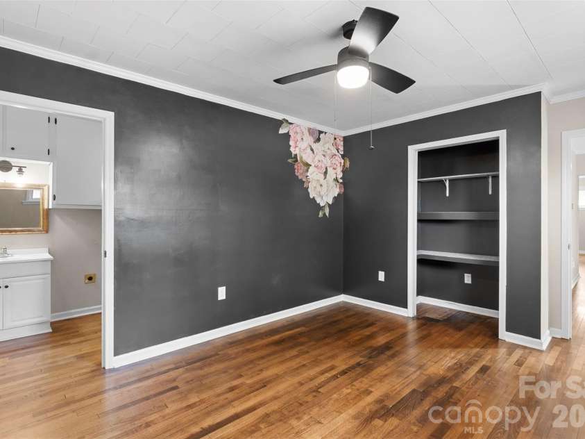 301 Fulton Street, Salisbury, NC 28144.  MLS# CAR4389893, YatesRealty ID 20546. 
