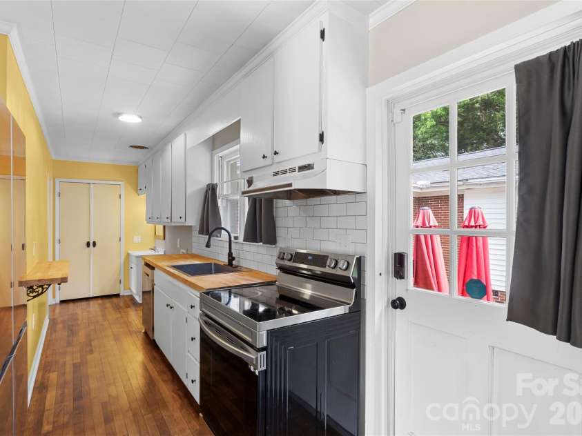 301 Fulton Street, Salisbury, NC 28144.  MLS# CAR4389893, YatesRealty ID 20546. 