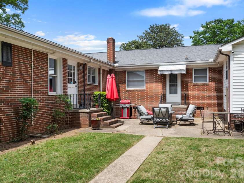 301 Fulton Street, Salisbury, NC 28144.  MLS# CAR4389893, YatesRealty ID 20546. 