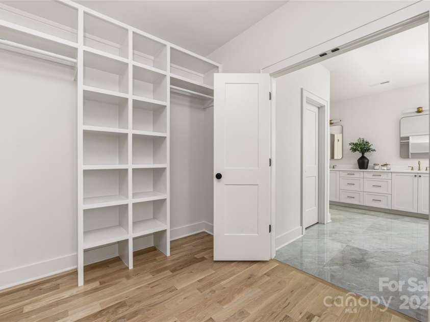 1829 Union Street, Charlotte, NC 28205.  MLS# CAR4252818, YatesRealty ID 20547. 