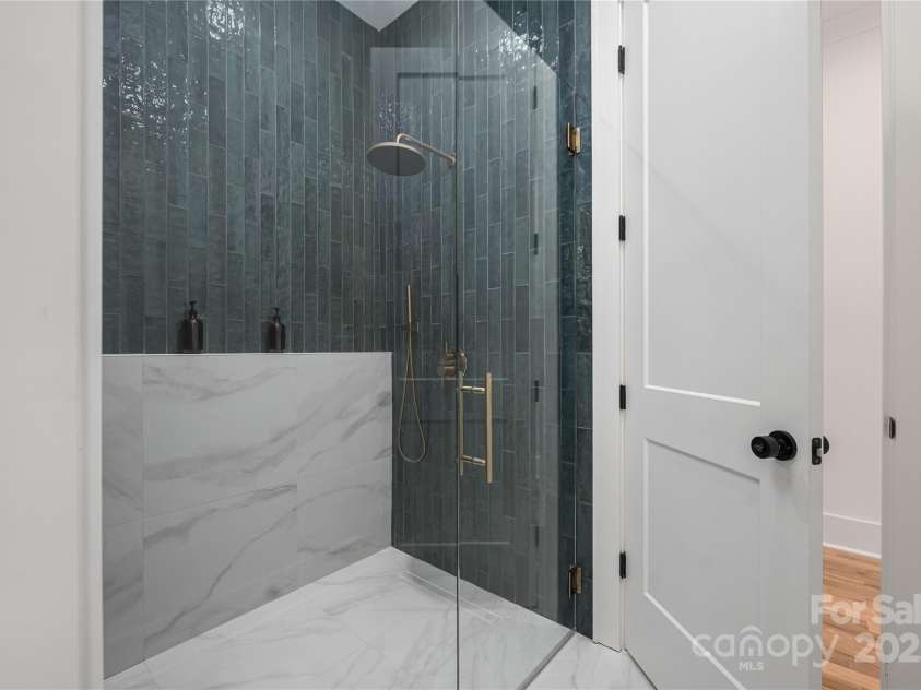 1829 Union Street, Charlotte, NC 28205.  MLS# CAR4252818, YatesRealty ID 20547. Full Bath on First Floor