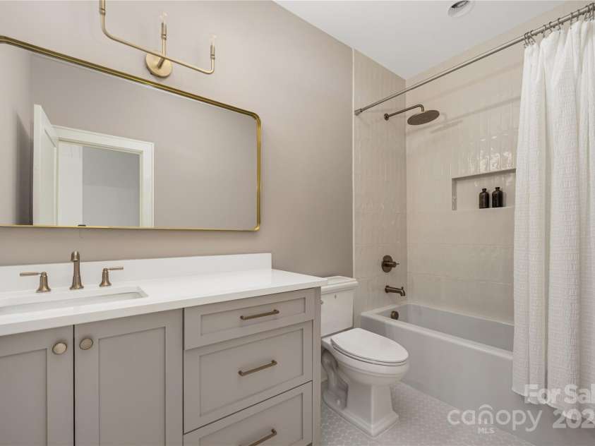 1829 Union Street, Charlotte, NC 28205.  MLS# CAR4252818, YatesRealty ID 20547. Full Bath on second level