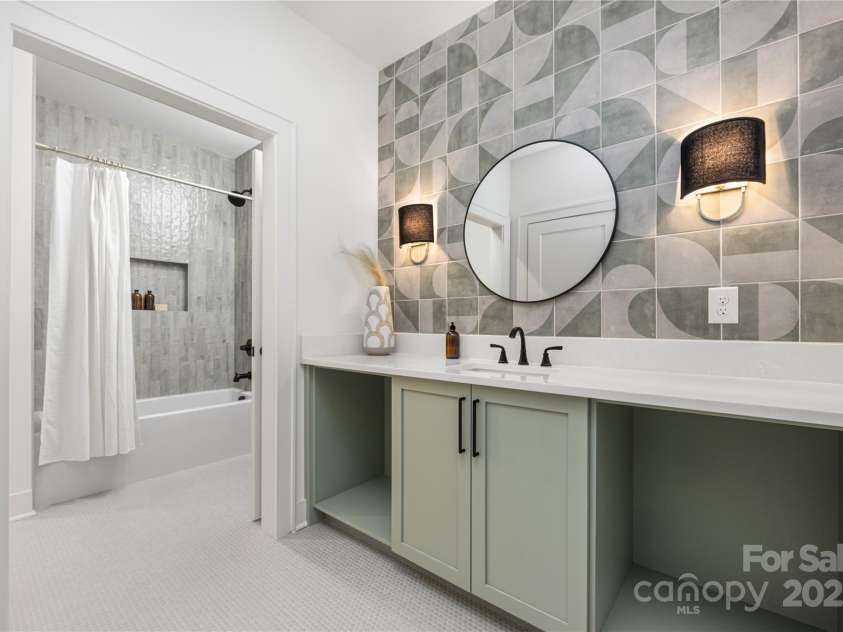 1829 Union Street, Charlotte, NC 28205.  MLS# CAR4252818, YatesRealty ID 20547. Full bath on second level