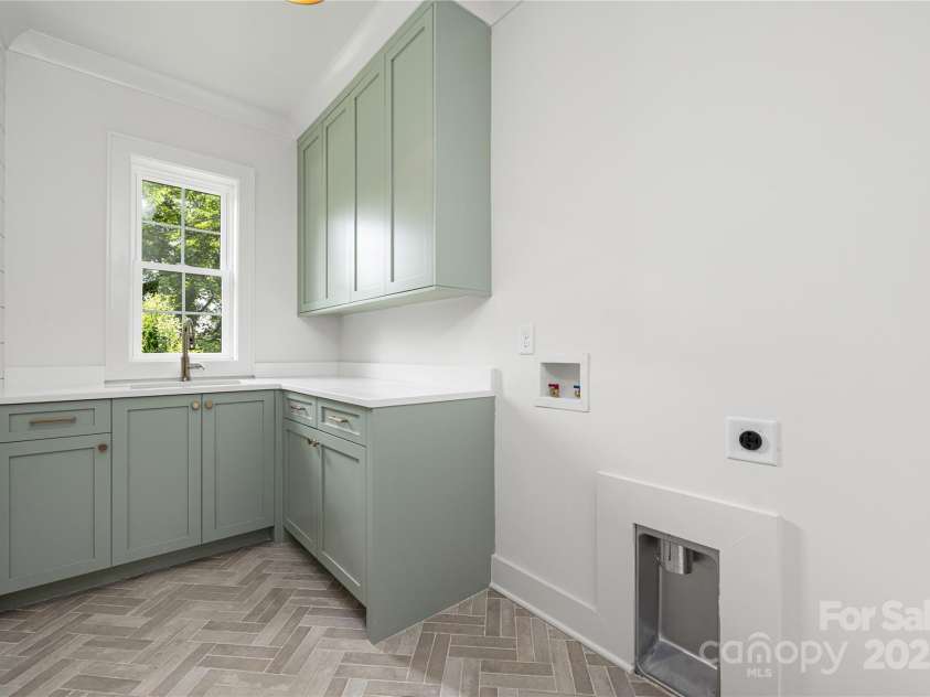 1829 Union Street, Charlotte, NC 28205.  MLS# CAR4252818, YatesRealty ID 20547. Laundry Room