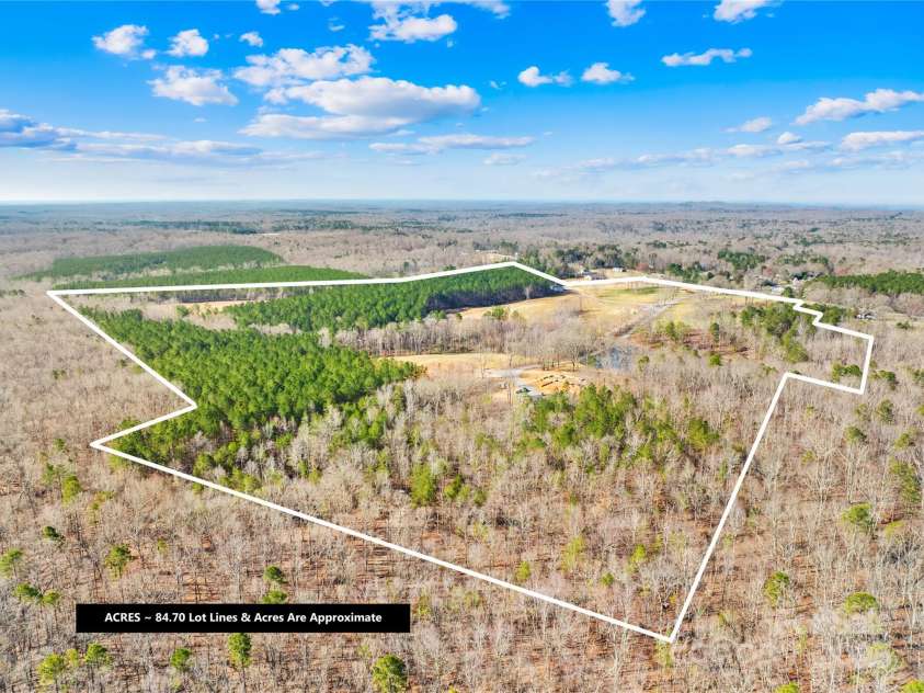 164 Linderman Lake Lane, Kings Mountain, NC 28086.  MLS# CAR4232235, YatesRealty ID 20548. 