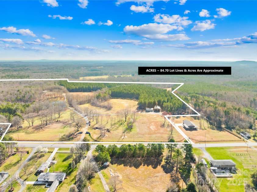 164 Linderman Lake Lane, Kings Mountain, NC 28086.  MLS# CAR4232235, YatesRealty ID 20548. 