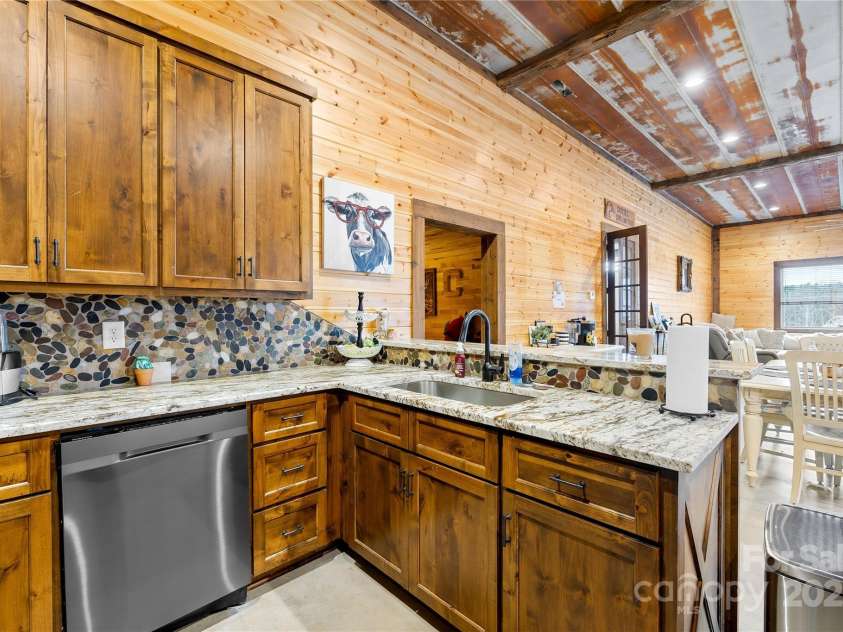 164 Linderman Lake Lane, Kings Mountain, NC 28086.  MLS# CAR4232235, YatesRealty ID 20548. 