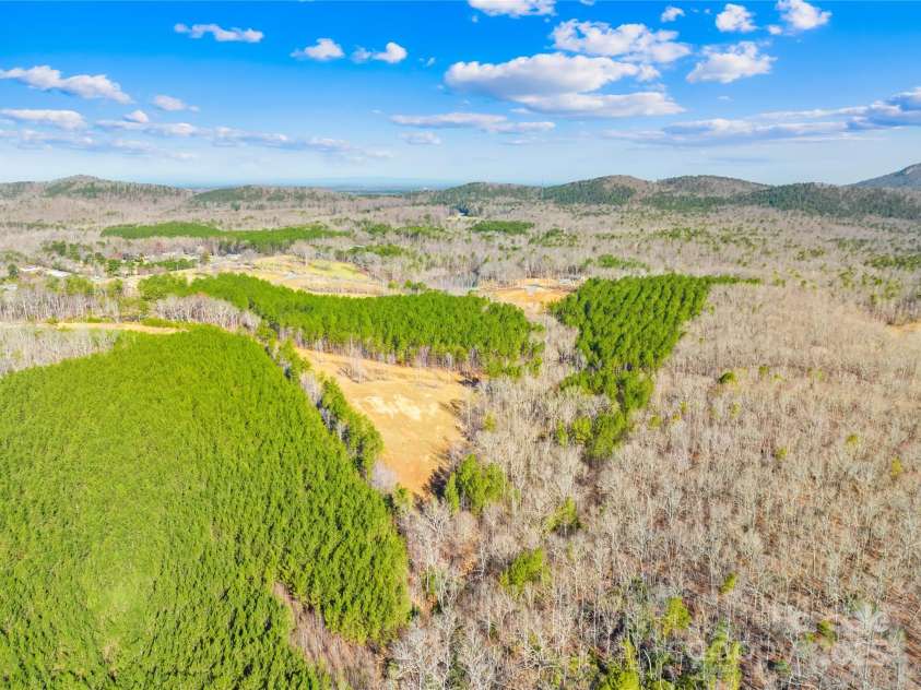 164 Linderman Lake Lane, Kings Mountain, NC 28086.  MLS# CAR4232235, YatesRealty ID 20548. 