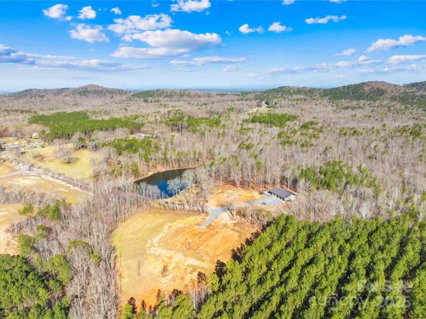 164 Linderman Lake Lane, Kings Mountain, NC 28086.  MLS# CAR4232235, YatesRealty ID 20548. 