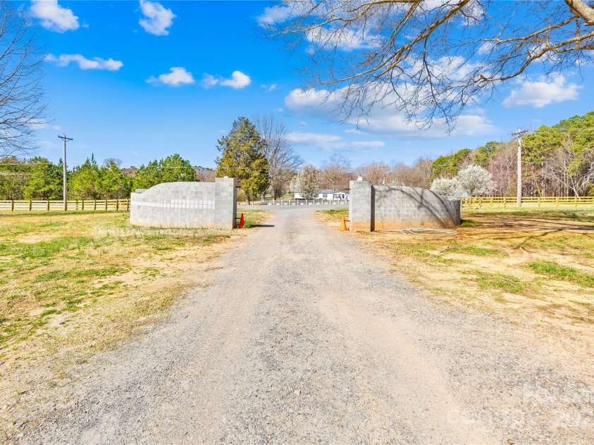 164 Linderman Lake Lane, Kings Mountain, NC 28086.  MLS# CAR4232235, YatesRealty ID 20548. 