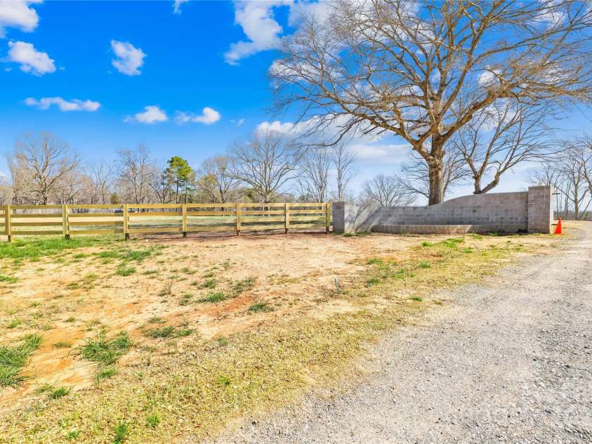 164 Linderman Lake Lane, Kings Mountain, NC 28086.  MLS# CAR4232235, YatesRealty ID 20548. 