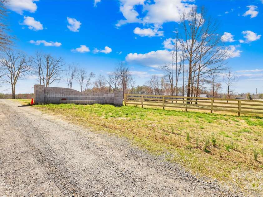 164 Linderman Lake Lane, Kings Mountain, NC 28086.  MLS# CAR4232235, YatesRealty ID 20548. 