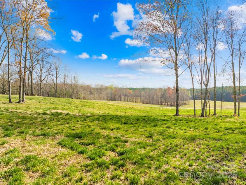 164 Linderman Lake Lane, Kings Mountain, NC 28086.  MLS# CAR4232235, YatesRealty ID 20548. 