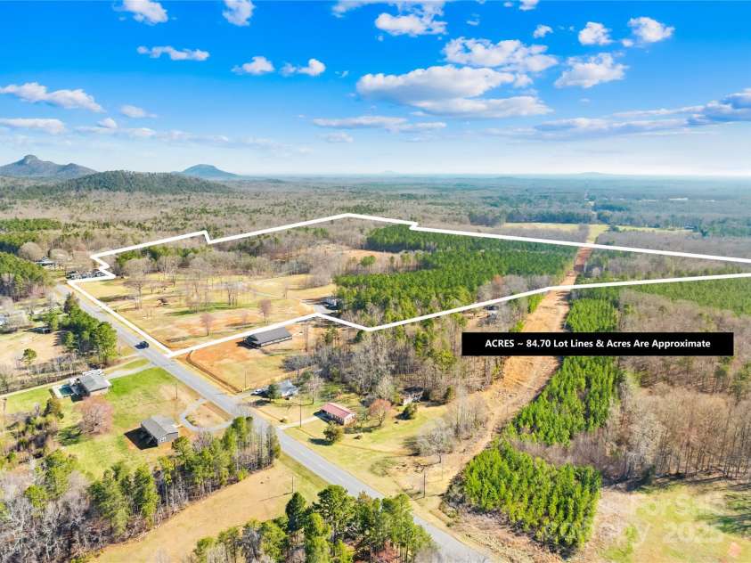 164 Linderman Lake Lane, Kings Mountain, NC 28086.  MLS# CAR4232235, YatesRealty ID 20548. 