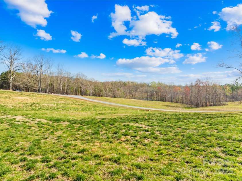 164 Linderman Lake Lane, Kings Mountain, NC 28086.  MLS# CAR4232235, YatesRealty ID 20548. 