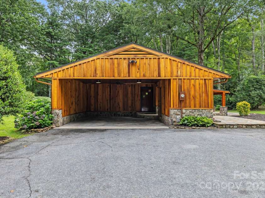 100 Ashton Lane, Brevard, NC 28712.  MLS# CAR4291817, YatesRealty ID 20550. 