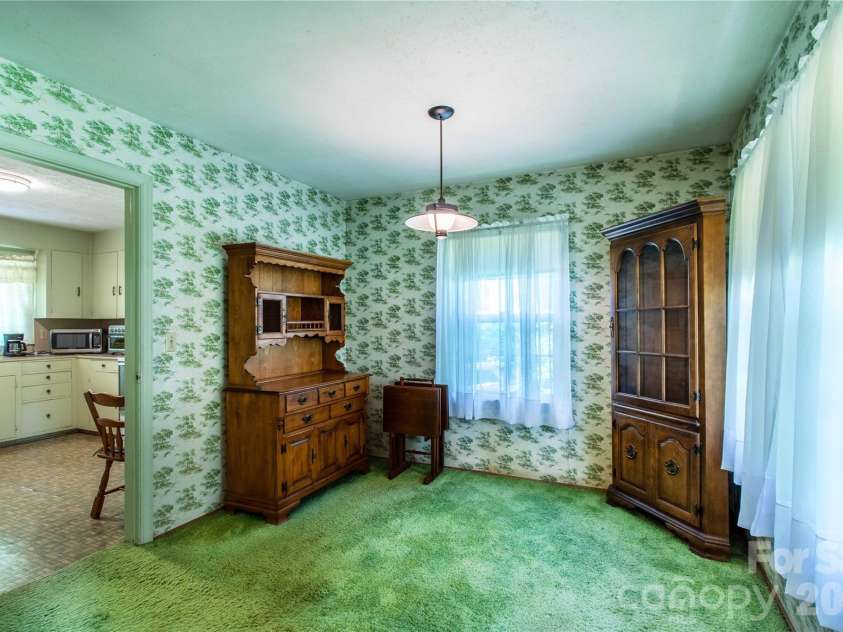 3004 Kanuga Road, Hendersonville, NC 28739.  MLS# CAR4380195, YatesRealty ID 20550. 