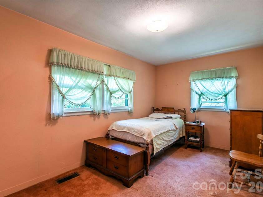 3004 Kanuga Road, Hendersonville, NC 28739.  MLS# CAR4380195, YatesRealty ID 20550. 