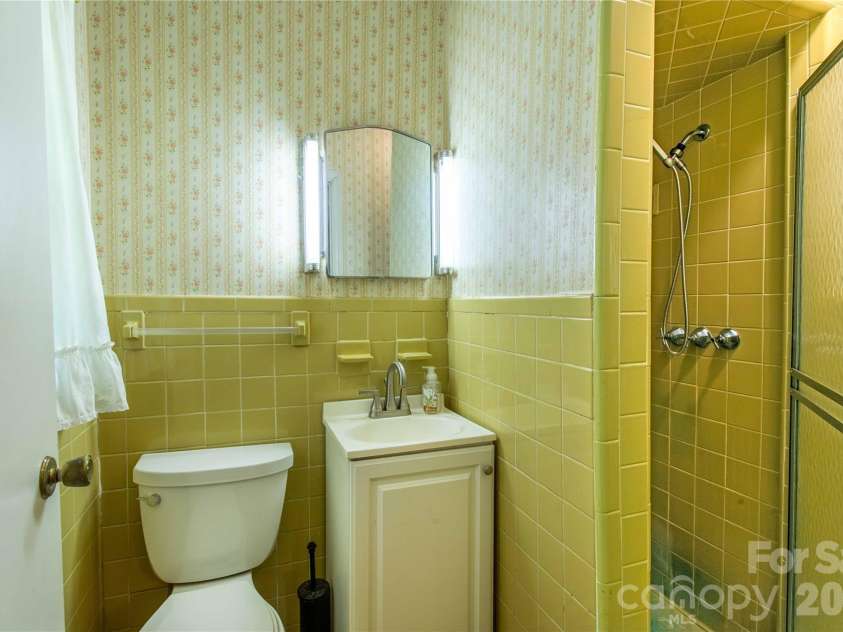 3004 Kanuga Road, Hendersonville, NC 28739.  MLS# CAR4380195, YatesRealty ID 20550. 