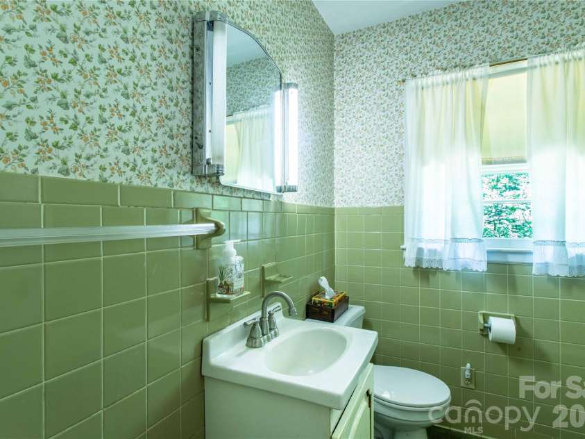3004 Kanuga Road, Hendersonville, NC 28739.  MLS# CAR4380195, YatesRealty ID 20550. 