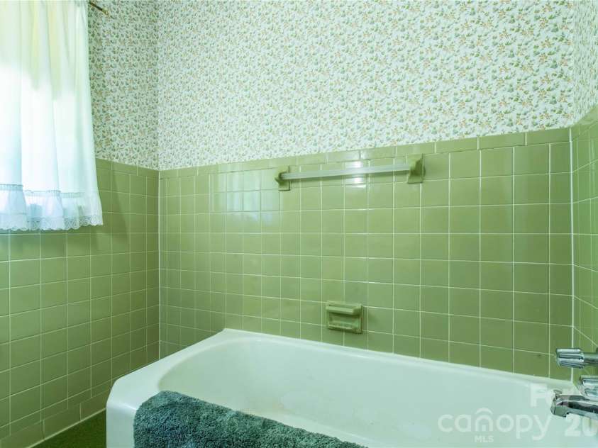 3004 Kanuga Road, Hendersonville, NC 28739.  MLS# CAR4380195, YatesRealty ID 20550. 