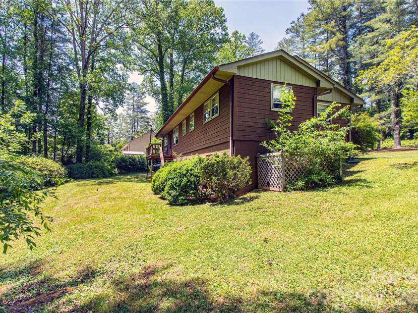 3004 Kanuga Road, Hendersonville, NC 28739.  MLS# CAR4380195, YatesRealty ID 20550. 