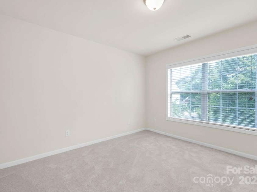 105 Runningdeer Drive, Mooresville, NC 28117.  MLS# CAR4248689, YatesRealty ID 20553. 