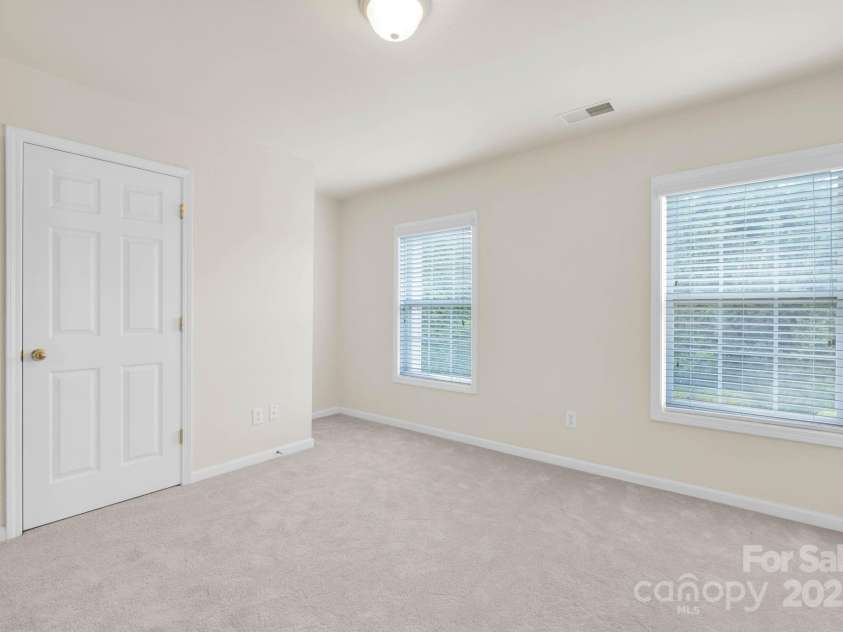 105 Runningdeer Drive, Mooresville, NC 28117.  MLS# CAR4248689, YatesRealty ID 20553. 