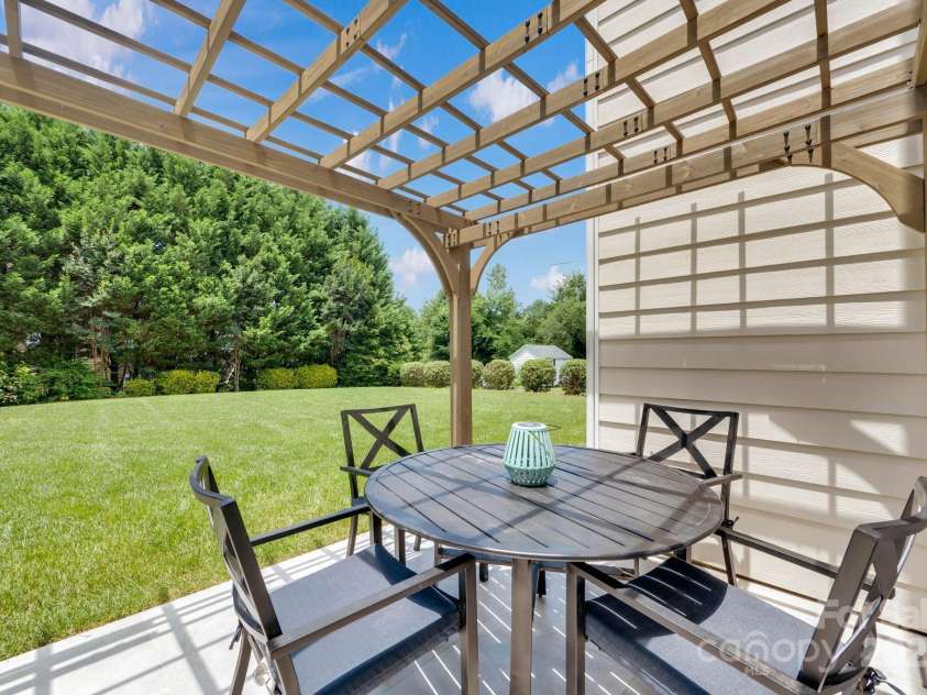 105 Runningdeer Drive, Mooresville, NC 28117.  MLS# CAR4248689, YatesRealty ID 20553. 