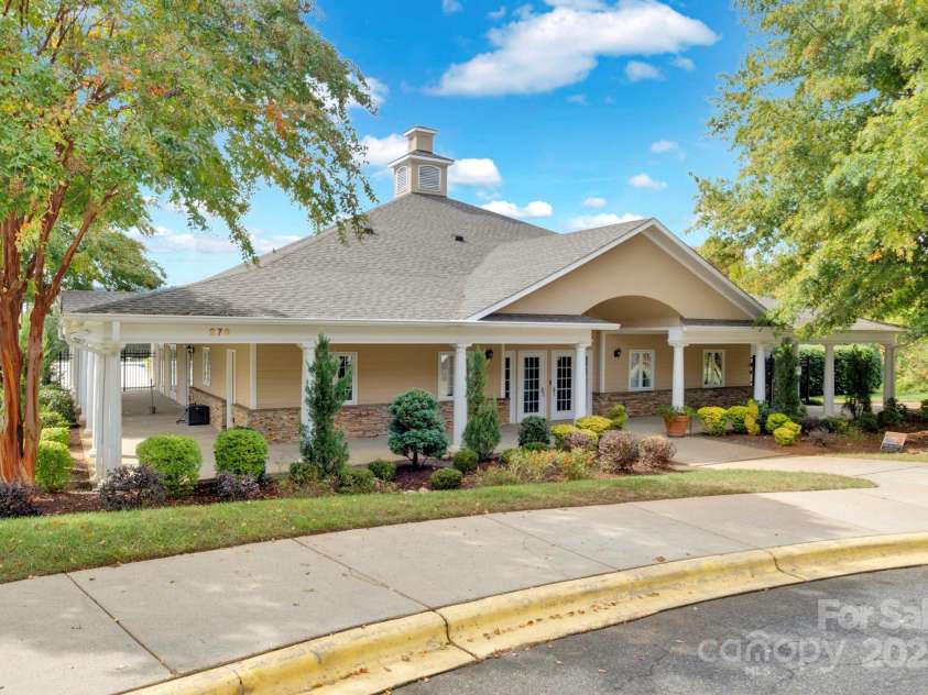 105 Runningdeer Drive, Mooresville, NC 28117.  MLS# CAR4248689, YatesRealty ID 20553. 