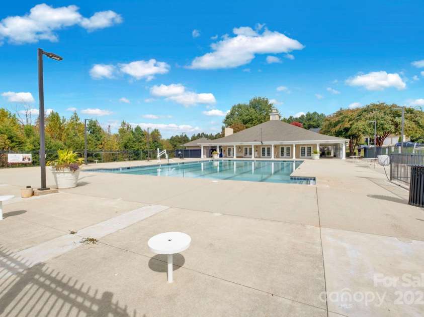 105 Runningdeer Drive, Mooresville, NC 28117.  MLS# CAR4248689, YatesRealty ID 20553. 