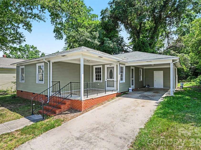 303 White Street, Lancaster, SC 29720.  MLS# CAR4379773, YatesRealty ID 20554. 