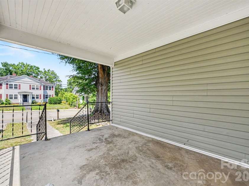 303 White Street, Lancaster, SC 29720.  MLS# CAR4379773, YatesRealty ID 20554. 