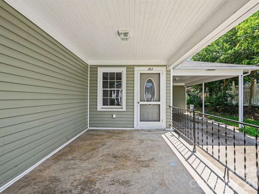 303 White Street, Lancaster, SC 29720.  MLS# CAR4379773, YatesRealty ID 20554. 