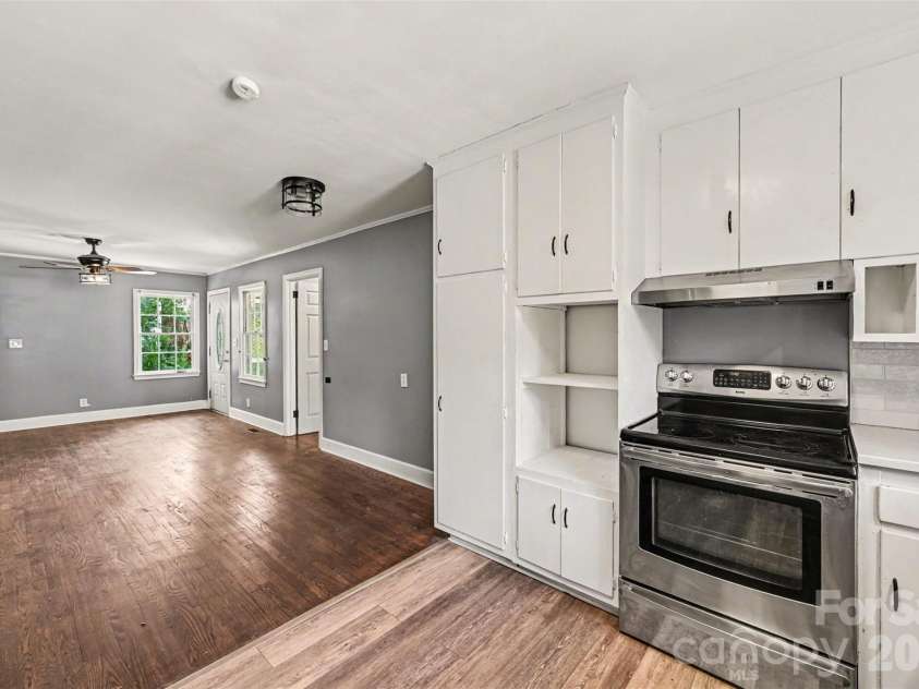 303 White Street, Lancaster, SC 29720.  MLS# CAR4379773, YatesRealty ID 20554. 